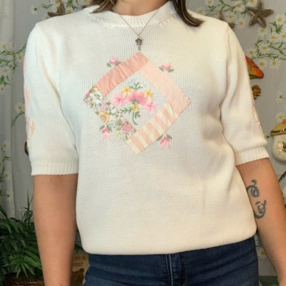 Vintage Sweaters - Vintage short sleeved embroidered grandma sweater